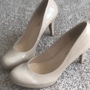 Marc Fisher nude pumps